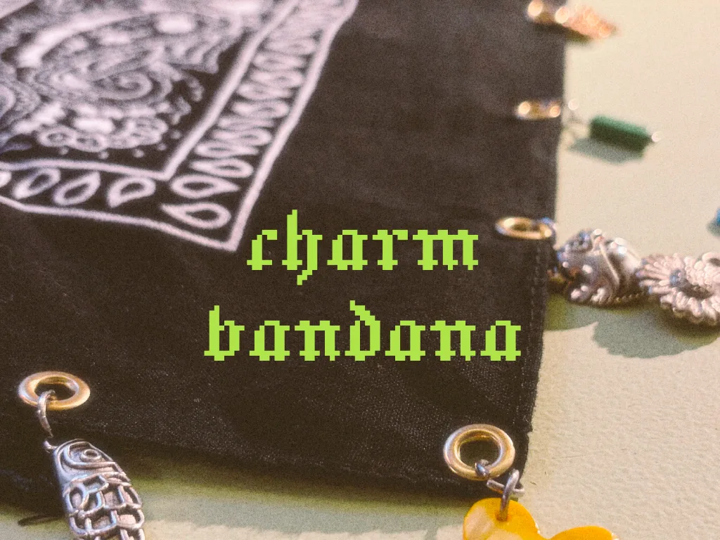 Personalizowana bandana z charmsami z Revamp Jewels